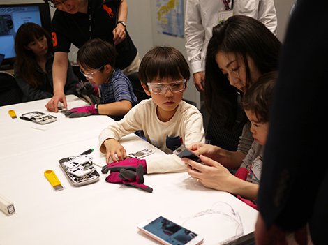 Implementing educational activities to teach about recycling